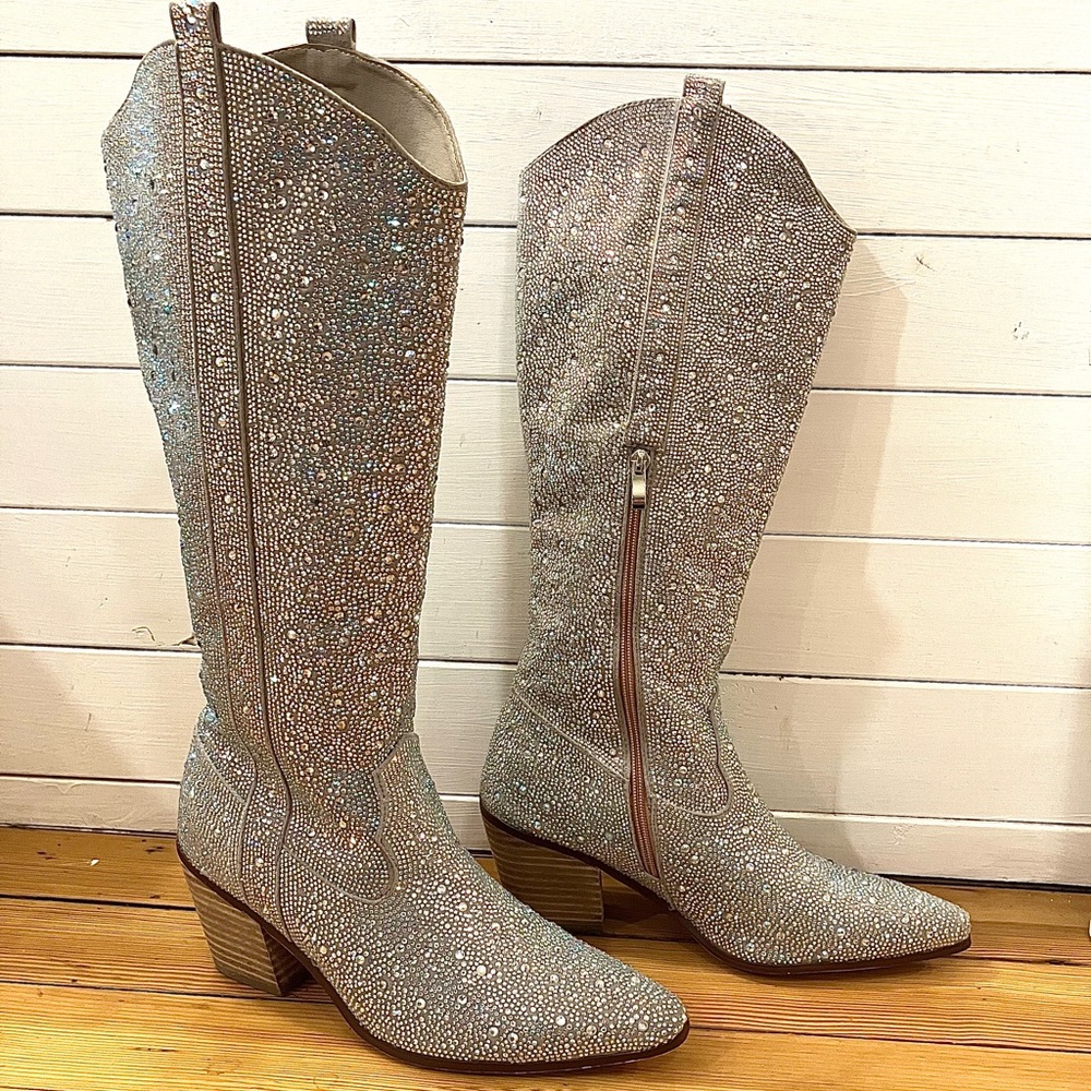BRAND NEW-NEVER WORN-Womens Rhinestone Sparkly Cowboy Boots-MUCCCUTE- Size 9